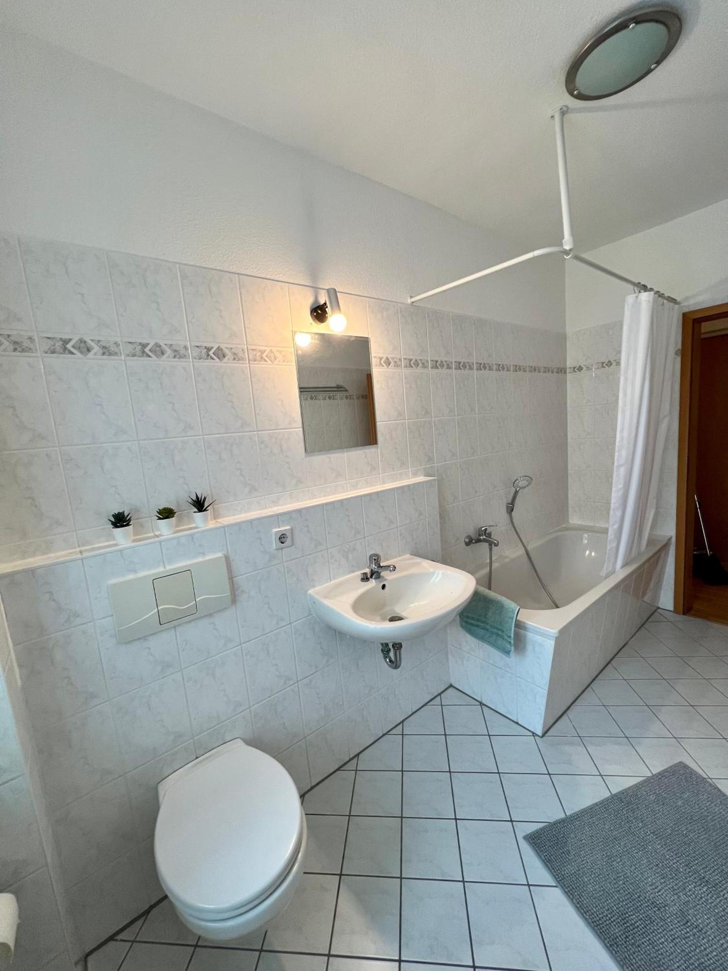 Apartamento Vollausgestattet, Grosszuegig & Zentral Fuer Bis Zu 4 Magdeburgo Exterior foto
