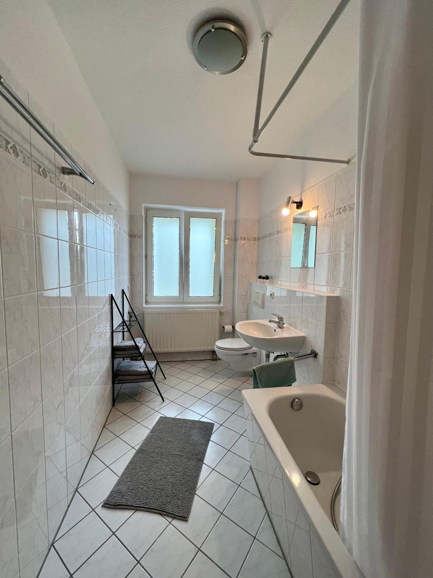 Apartamento Vollausgestattet, Grosszuegig & Zentral Fuer Bis Zu 4 Magdeburgo Exterior foto